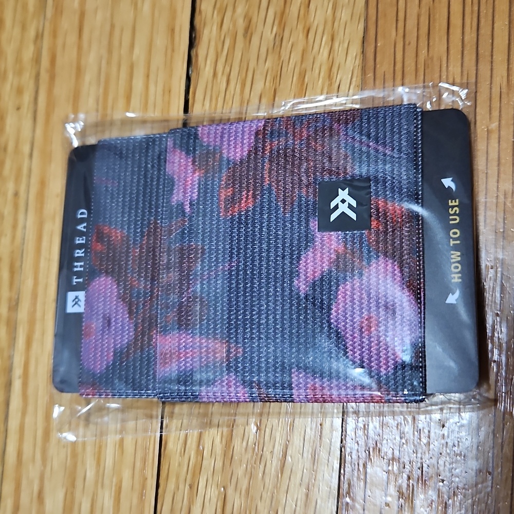 NWT Thread Wallet Set Of 3 - Picture 3 of 5